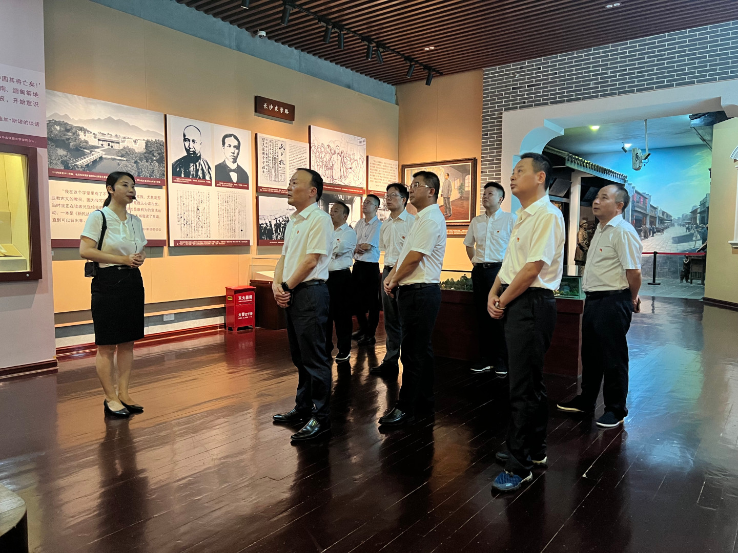 九游会·（J9）官方网站党委理论学习中心组开展第7次集体学习暨“不忘初心、牢记使命”主题党日活动