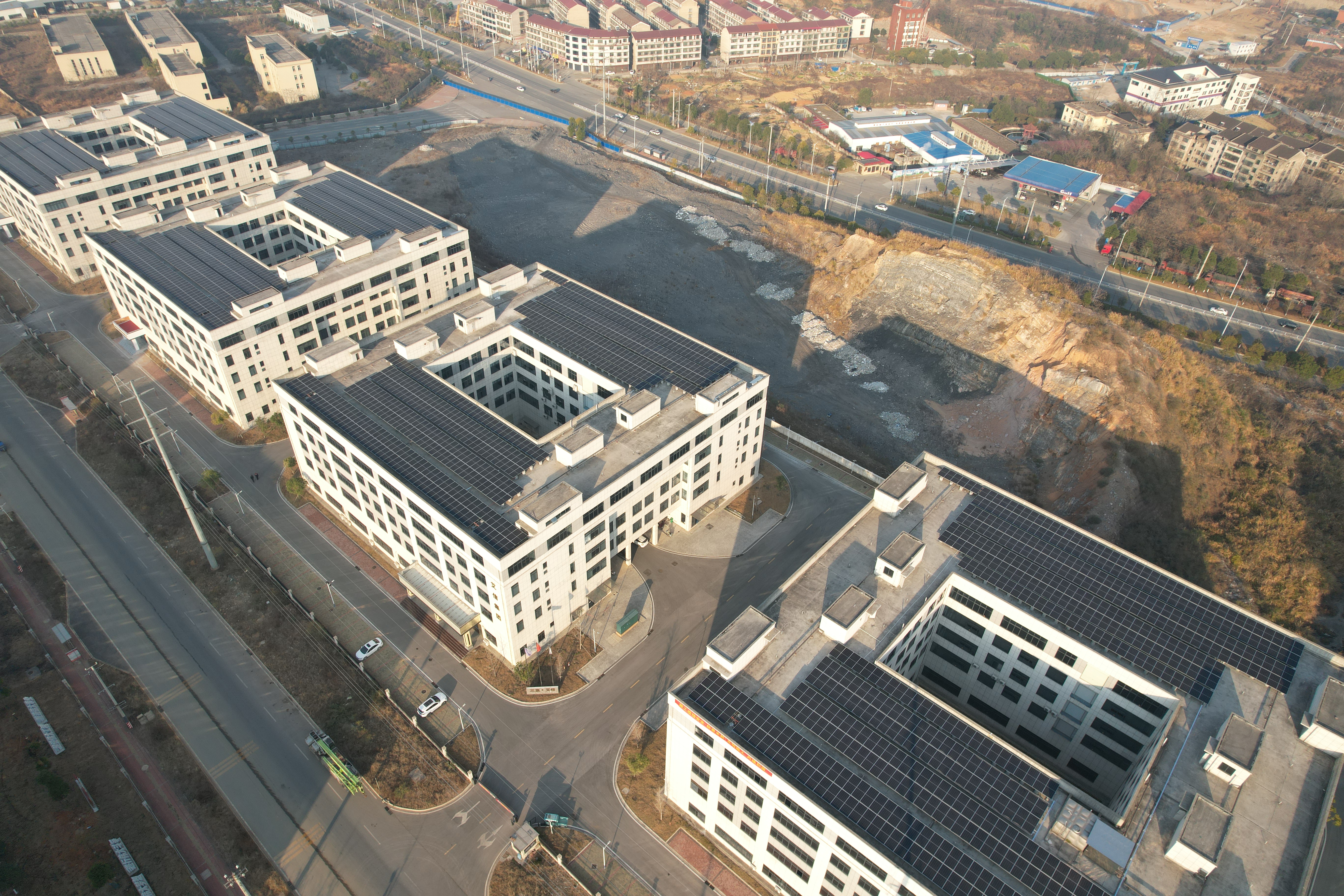 登录入口娄星产业开发区屋顶分布式光伏项目首批光伏方阵成功并网发电